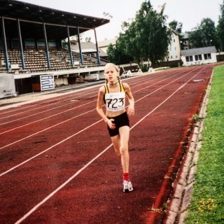 Ung Sandra Eriksson på löparbanan. Ung Sandra Eriksson på löparbanan.